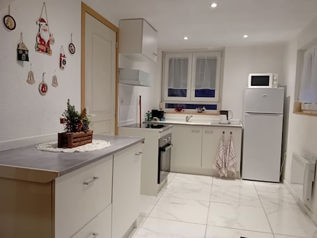 Private kitchen. T2 apartment 44 m2, self-contained.