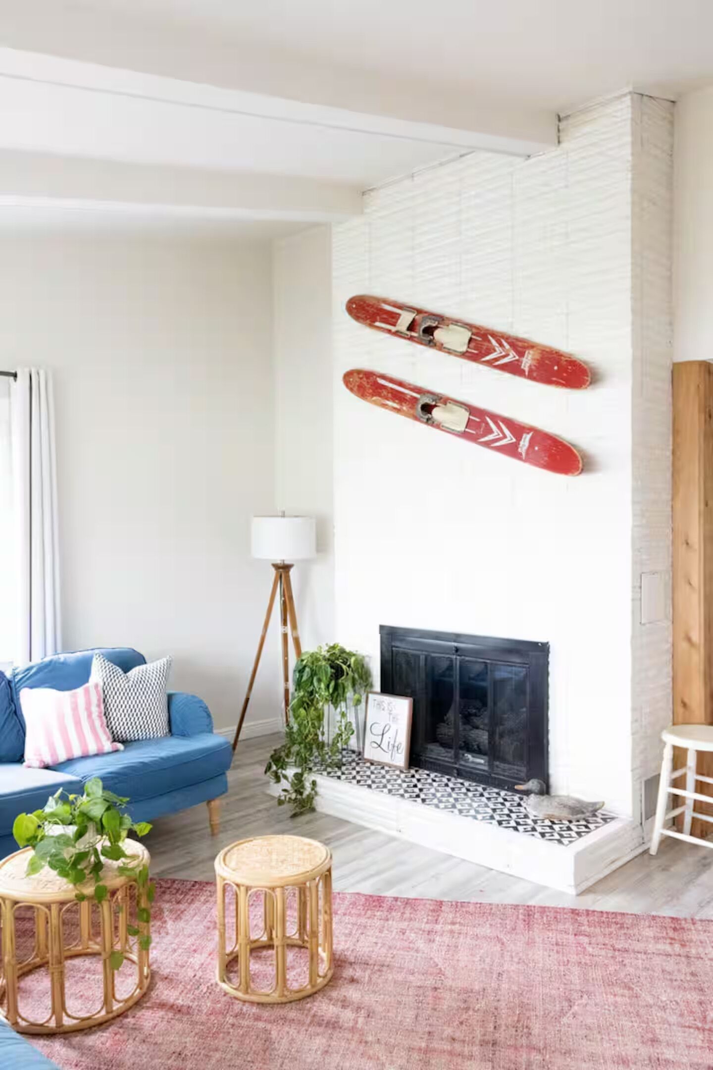 TV, fireplace, table tennis, books