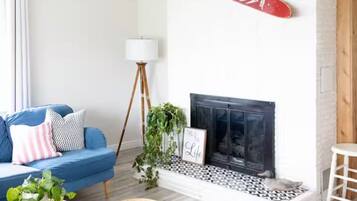 TV, fireplace, table tennis, books