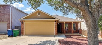 San Antonio Area Home w/ Deck, 14 Mi to Dtwn!