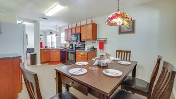 Talo (4 Bedrooms) | Sisätilat