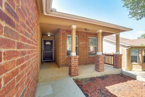 Interior - San Antonio Area Home w/ Deck, 14 Mi to Dtwn! (San Antonio)