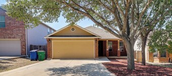 San Antonio Area Home w/ Deck, 14 Mi to Dtwn!