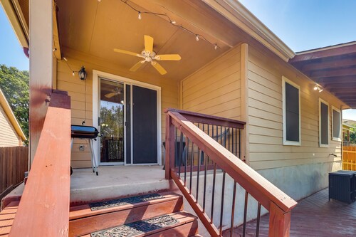 San Antonio Area Home w/ Deck, 14 Mi to Dtwn!