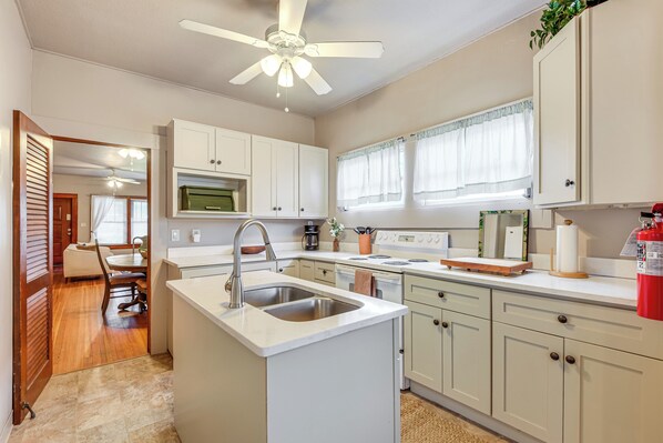 Apartment (2 Bedrooms) | Interior - Stroll to Bradenton Riverwalk! Stylish Apartment (Bradenton)