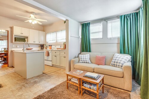 Stroll to Bradenton Riverwalk! Stylish Apartment