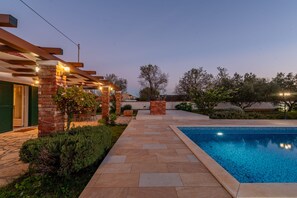 Villa, Smoking
