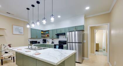 < 10 Mi to Uab: Birmingham Group Getaway