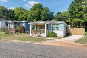 House (3 Bedrooms) | Interior - 5 Mi to Uab: Group-friendly Birmingham Retreat (Birmingham)