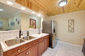 House (3 Bedrooms) | Interior - 5 Mi to Uab: Group-friendly Birmingham Retreat (Birmingham)