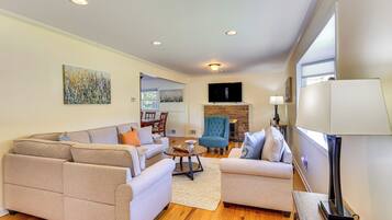 House (4 Bedrooms) | Front of property