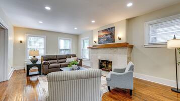 House (5 Bedrooms) | Interior