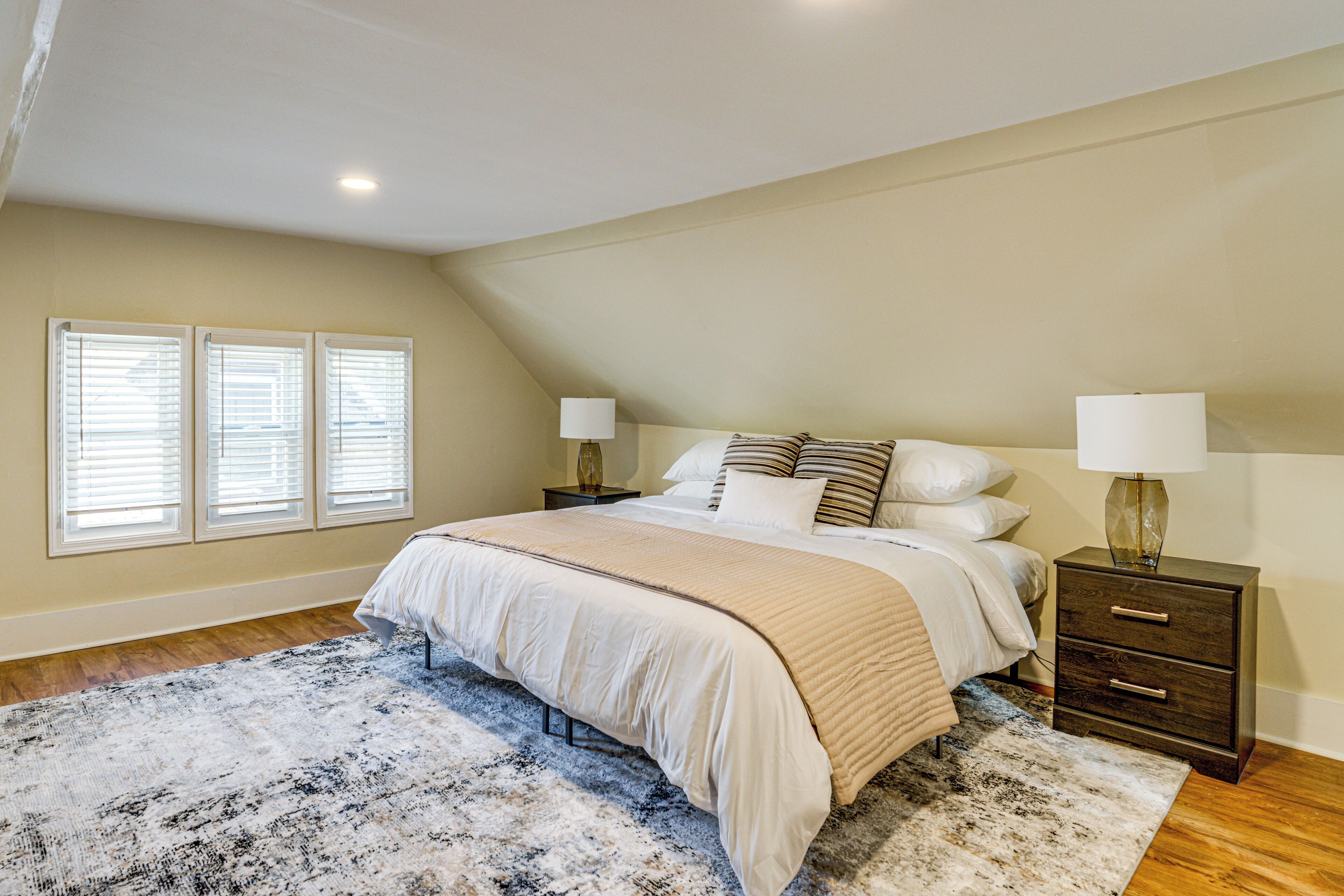 House (5 Bedrooms) | Interior