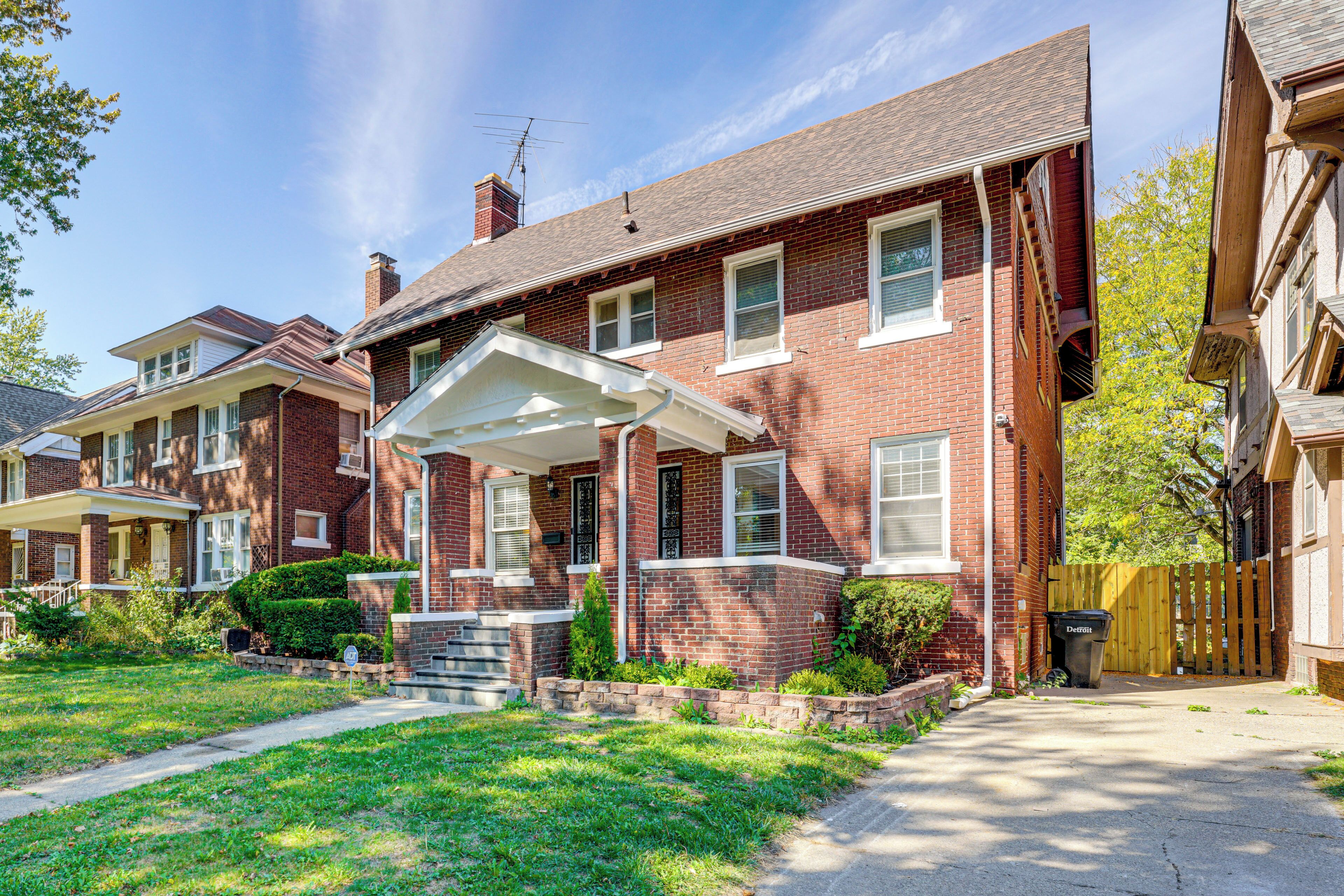 House (5 Bedrooms) | Interior