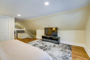 House (5 Bedrooms) | Interior