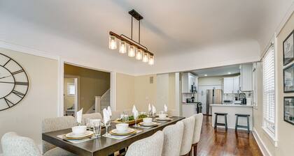 5 Mi to Dtwn Detroit: Pet-friendly Edison Home