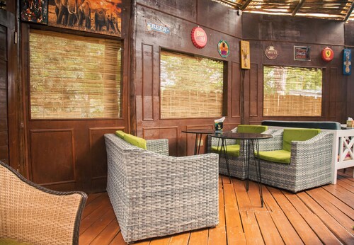 Whispering Palms Gardens