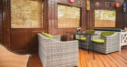 Whispering Palms Gardens