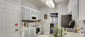 1 Block to Beach: Biloxi Townhome w/ Media Room