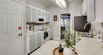 1 Block to Beach: Biloxi Townhome w/ Media Room