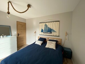3 slaapkamers, een strijkplank/strijkijzer, wifi, beddengoed