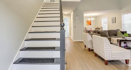 Hike, Golf, Explore: Home 10 Mi to Lake Lanier!