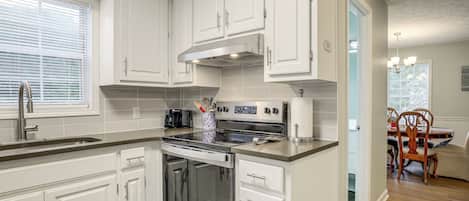 House (3 Bedrooms) | Interior