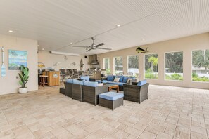 House (5 Bedrooms) | Interior