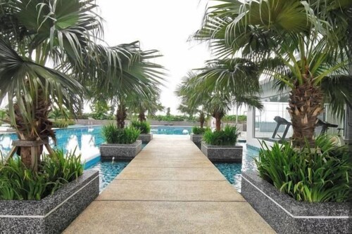 Platino Paradigm Mall Homestay ByStay