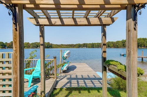 13 Mi to South Haven: Lakefront Retreat w/ Dock!