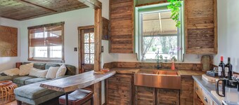 < 1 Mi to Downtown Arcadia: Tranquil Wooded Escape