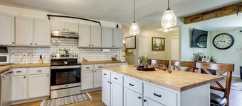 1 Mi to Shops & Cafes: Updated Cassville Home!