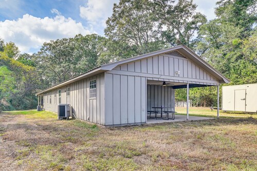Pet-friendly Eutaw Home Near Historic Square