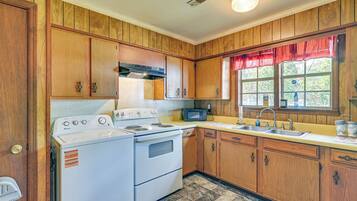 Talo (4 Bedrooms) | Sisätilat