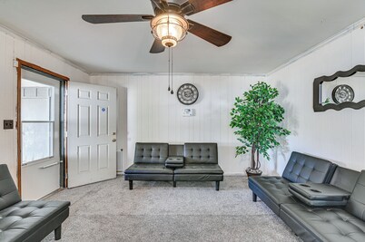 Pet-friendly Eutaw Home Near Historic Square