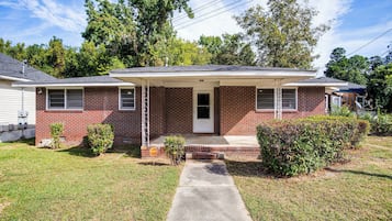 House (3 Bedrooms) | Front of property