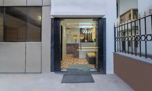Property entrance - Itsy Hotels White Castle (Kolkata)