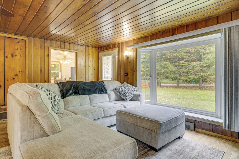 5 MI to Otter Lake: Home w/ Fire Pit & Yard - Pearson, WI