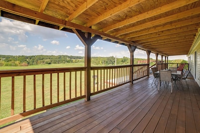 Spacious Getaway 5 Mins to Garden of the Gods