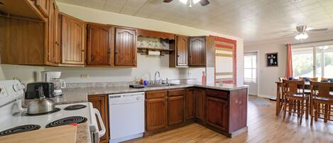 House (3 Bedrooms) | Interior