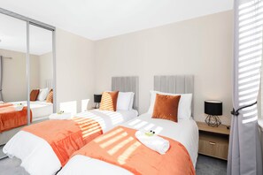 3 bedrooms, desk, iron/ironing board, free WiFi