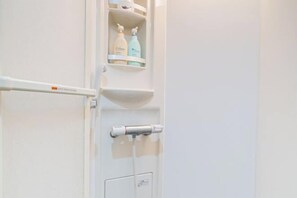 Room - new opened! 4 minutes from Shijo Omiya station, best value bungalow, shower toilet separate (Kyoto)