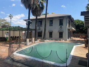 Front of property - Shaheen Hostel (Johannesburg)