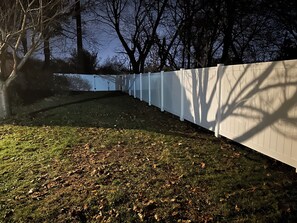 Property grounds - 3-bedroom house in nice Bloomfield with AC (Bloomfield)