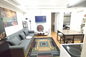 Soundproofing, iron/ironing board - Aveline Suites II, Garden/City view,2br, amenities (Mandaluyong)