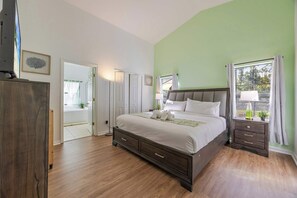 4 bedrooms, desk, iron/ironing board, travel cot