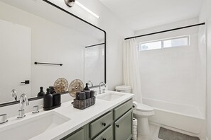 Shower, towels, shampoo