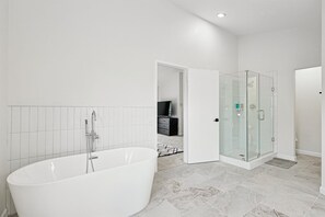 Shower, towels, shampoo