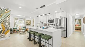 Fridge, microwave, stovetop, dishwasher