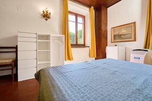 1 habitación, wifi y ropa de cama